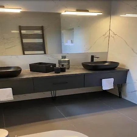 Βίλα Three Bedroom With Private Pool Ugljane