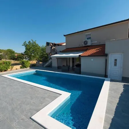 Three Bedroom With Private Pool * Ugljane
