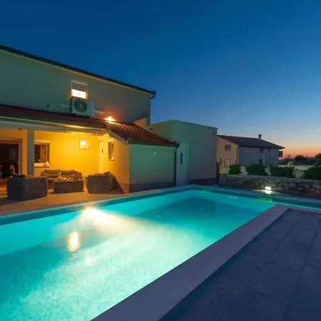 Three Bedroom With Private Pool Ugljane