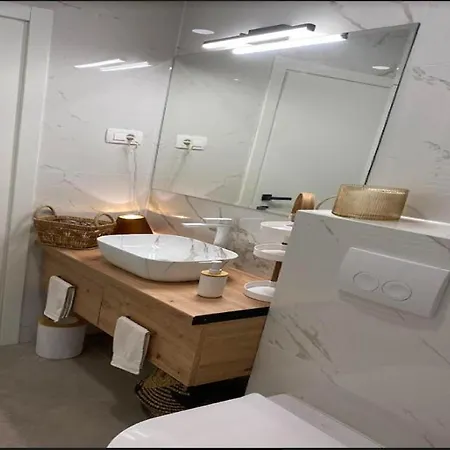 Βίλα Three Bedroom With Private Pool Ugljane