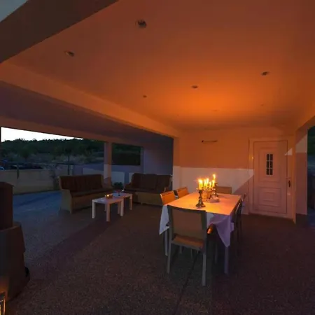 Three Bedroom With Private Pool Ugljane