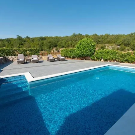 Βίλα Three Bedroom With Private Pool