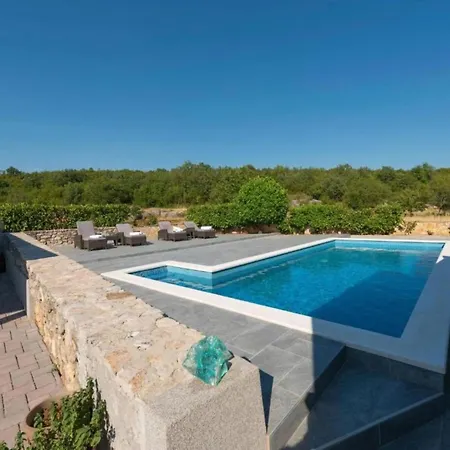 Three Bedroom With Private Pool * Ugljane