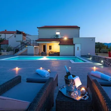 Three Bedroom With Private Pool Villa